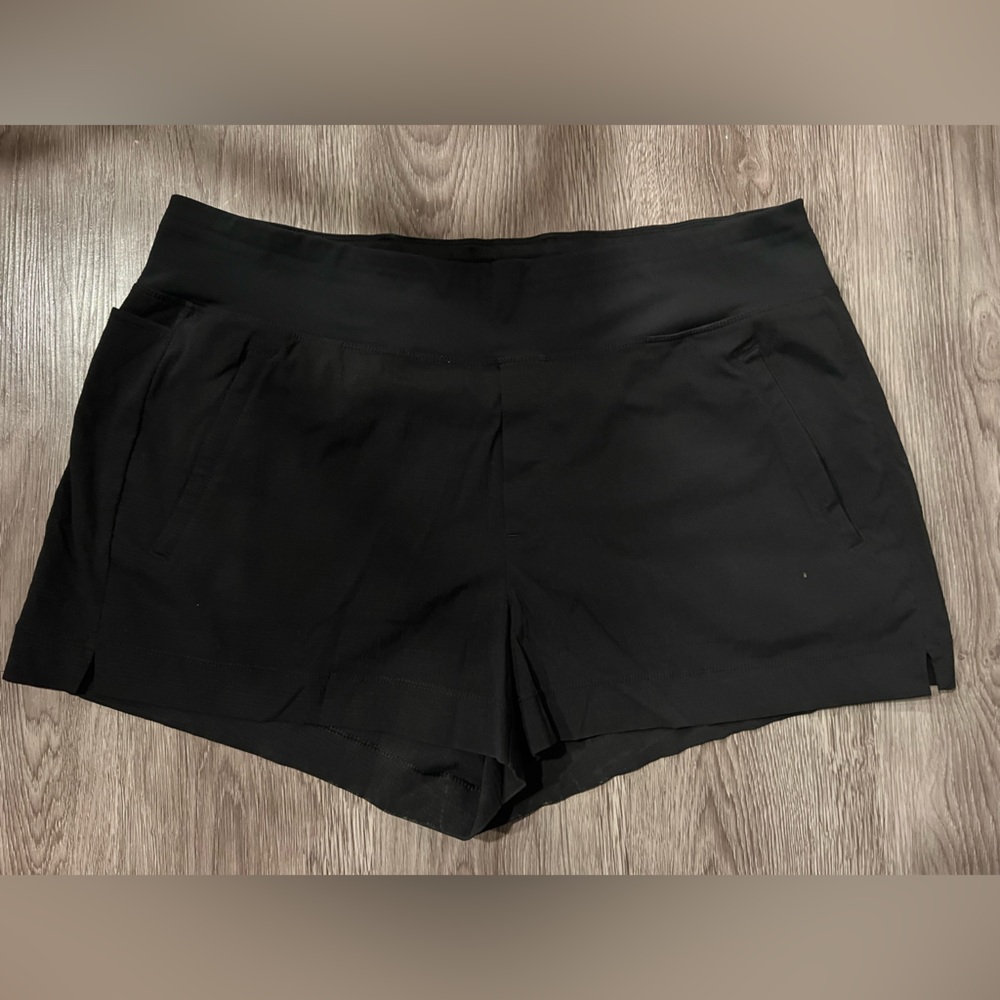Athleta black 18 North Trekkie Short